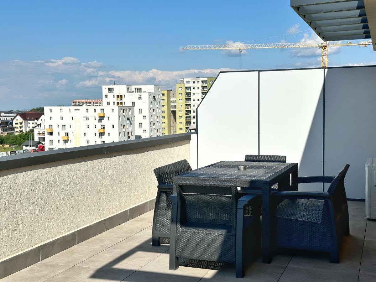 Koa - Urban Penthouse Apartment Brasov Luaran gambar