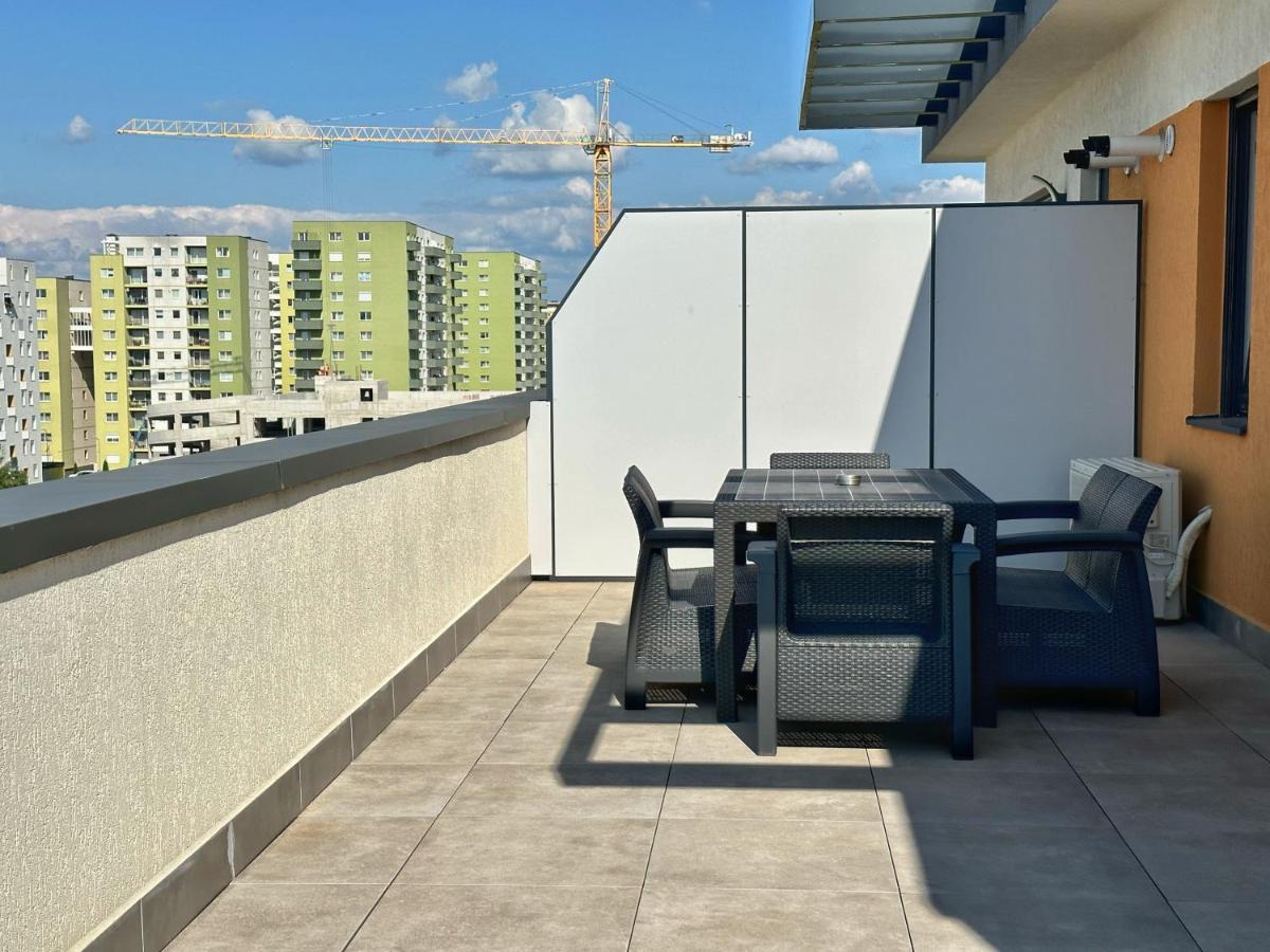 Koa - Urban Penthouse Apartment Brasov Luaran gambar