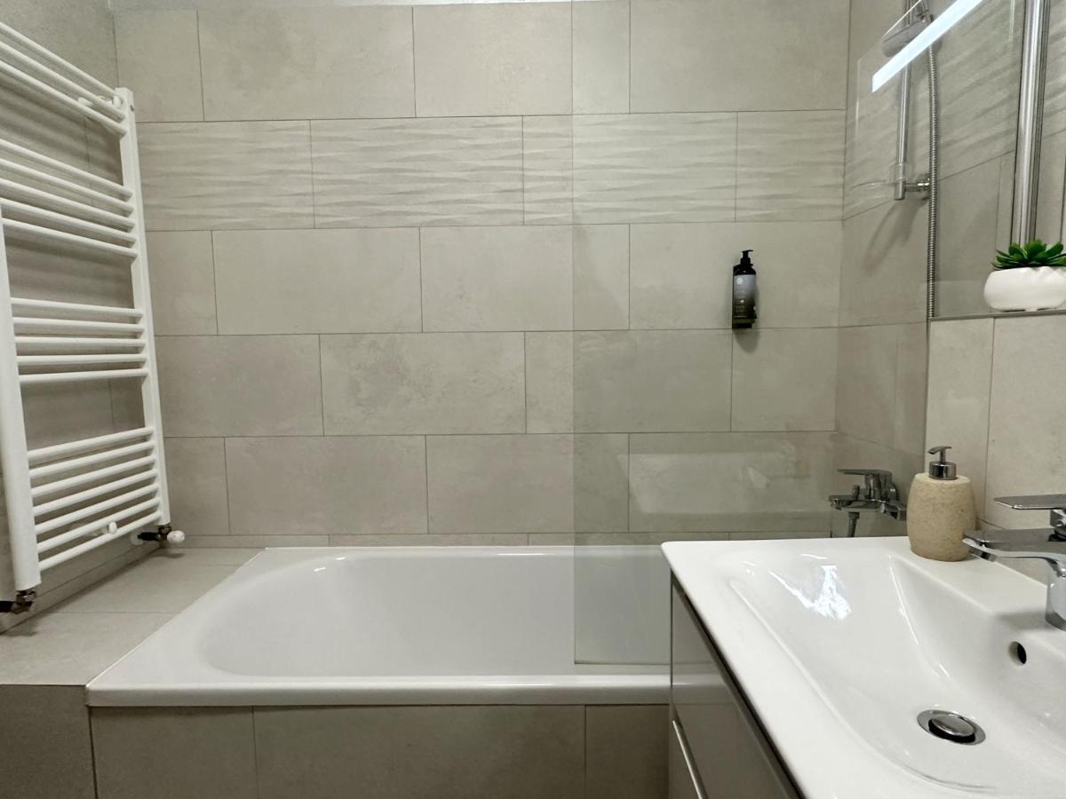 Koa - Urban Penthouse Apartment Brasov Luaran gambar
